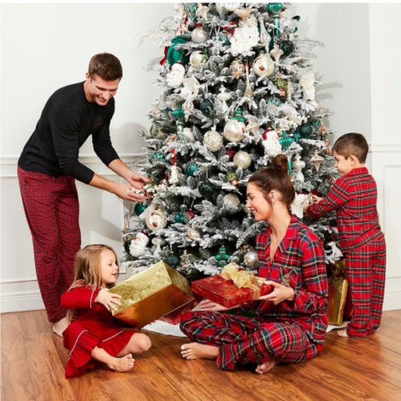 Edgehill Collection
Little Girls Family Matching Christmas Red Sleep Gown - Picture 4 of 9